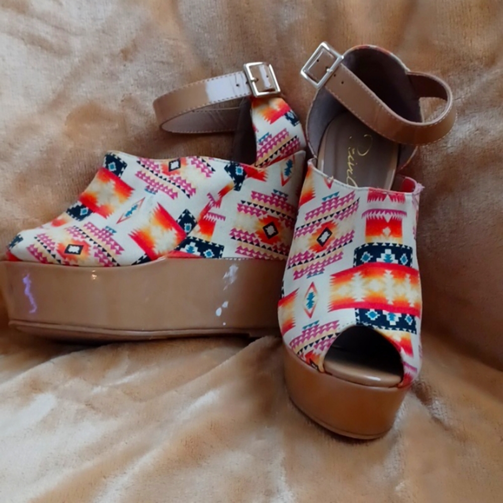 Privileged wedge platform heels